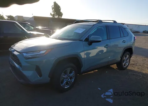 2022 Toyota Rav4 Xle z USA, uszkodzony, nr VIN 2T3W1RFV2NW185766